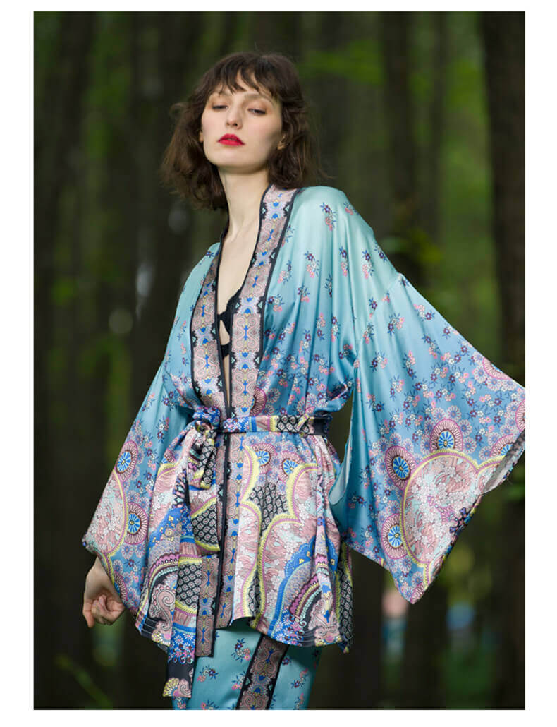 100%Seide Schlafanzug Damen Seiden Kimono mit magischem Walddruck und Knöpfen Luxus Pyjama Langarm Hochwertig