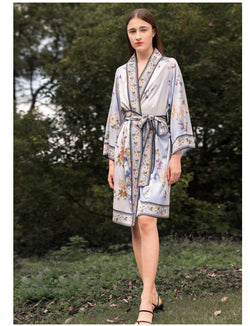 Kimono Bademantel aus 100 % Seide mit Blumenmuster und Gürtel