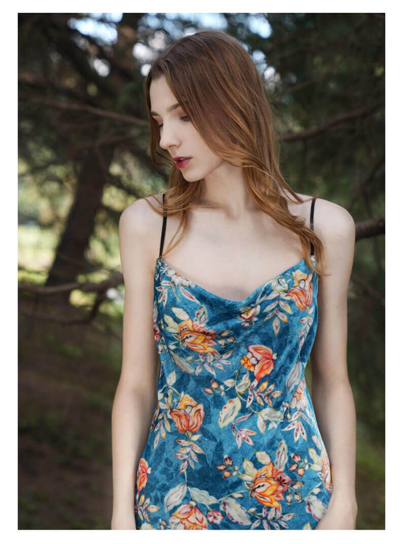 Spaghettiträger-Nachthemd aus Seidensamt mit Blumendruck Maxikleid für Damen