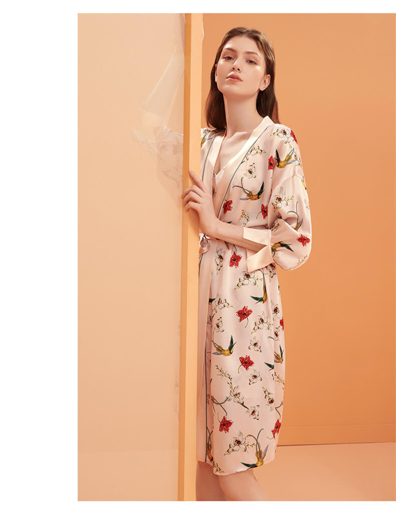 100% Seide Kimono Morgenmantel mit Blumendruck und 1/2 Ärmel elegante Nachtwäsche für Damen